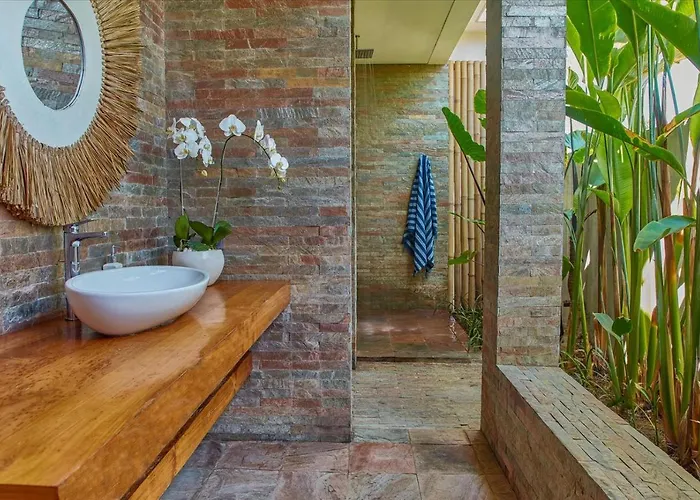 Beachfront Luxury, Purnama